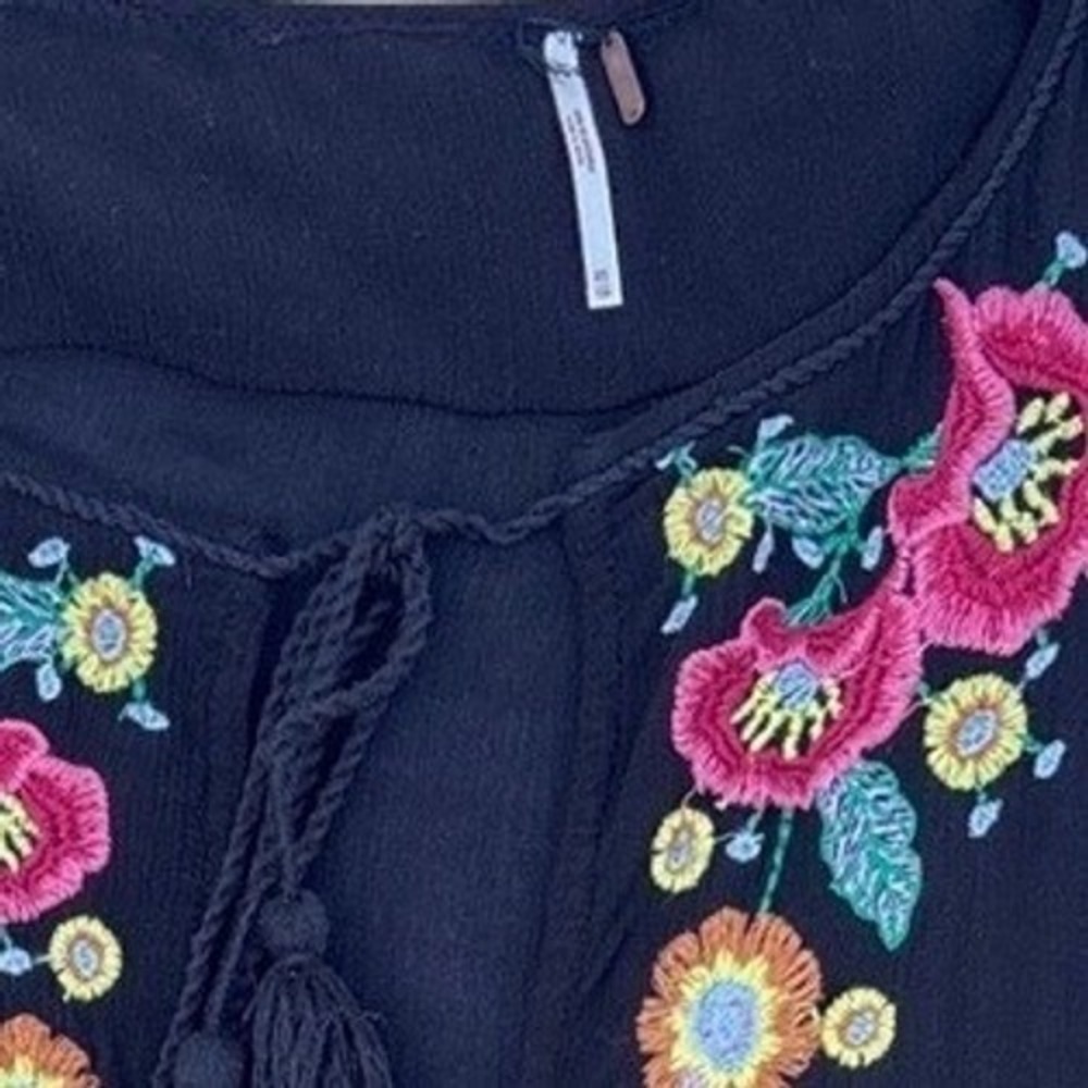 Free People Black Embroidered Floral Tiered Tassel Peasant Tunic Top XS OB403332 - Picture 7 of 8
